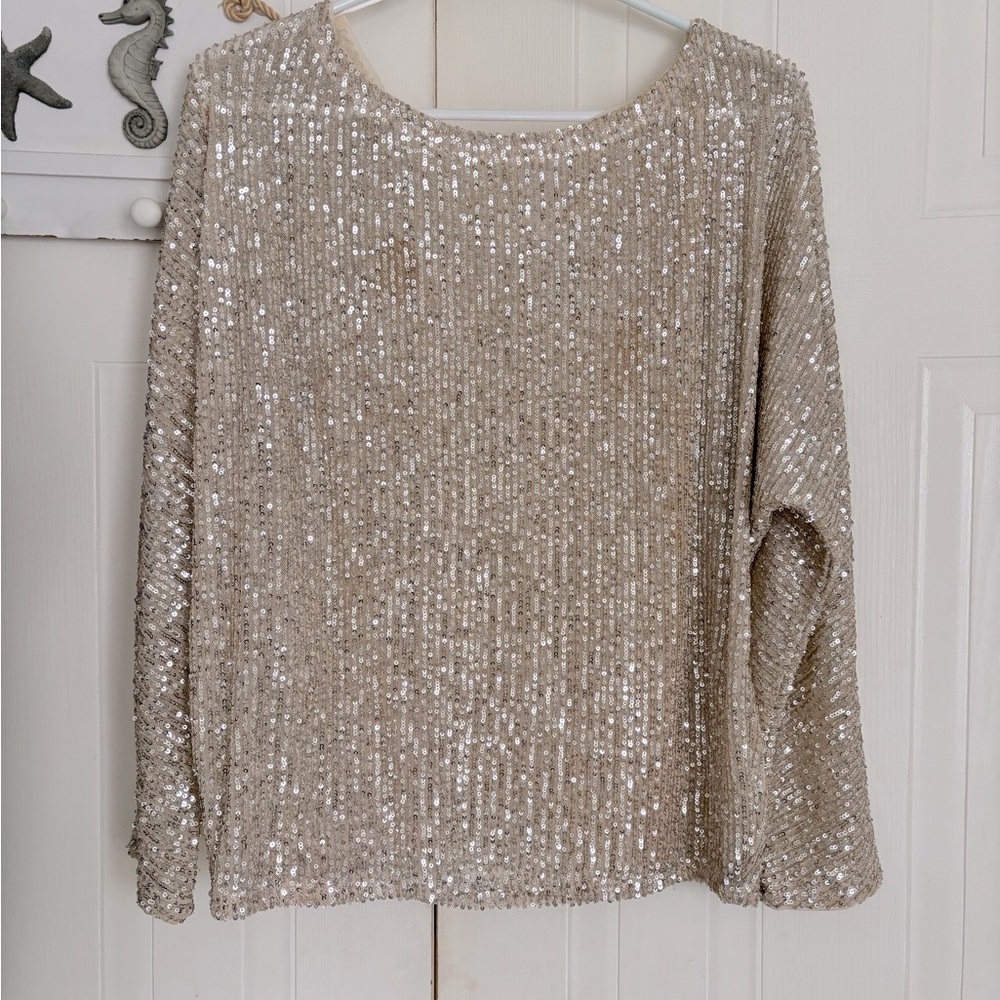 Women's lightweight sweater with sequins
